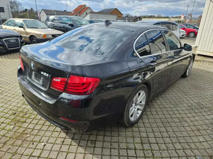 BMW 528I – Image 2