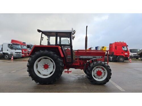 TRACTEUR INTERNATIONAL 844-S